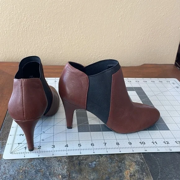 Isaac Mirzahi Live Viviana brown leather ankle boots with heels - Picture 7 of 11